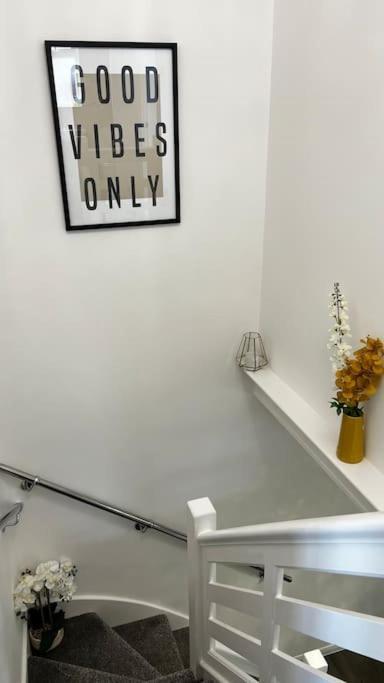 Cheerful 3 Bedroom Townhouse With Free Parking. Billericay Buitenkant foto